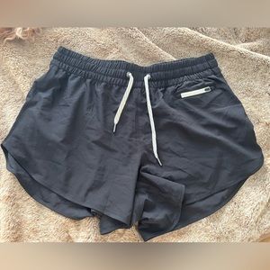 Vuori Clementine 2.0 short in black 4 inch inseam